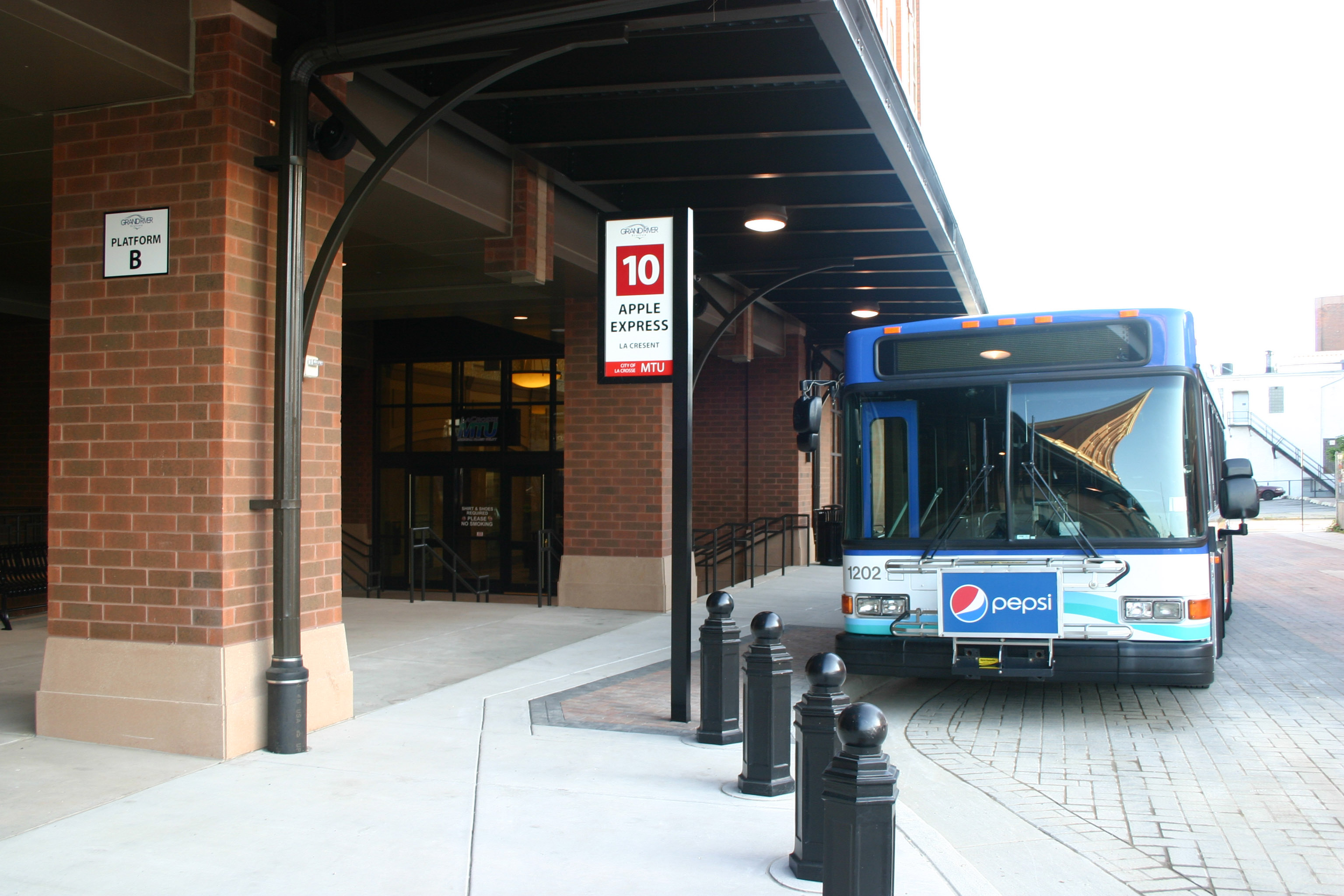 Bus terminal at the Grand River station in the city of La Crosse