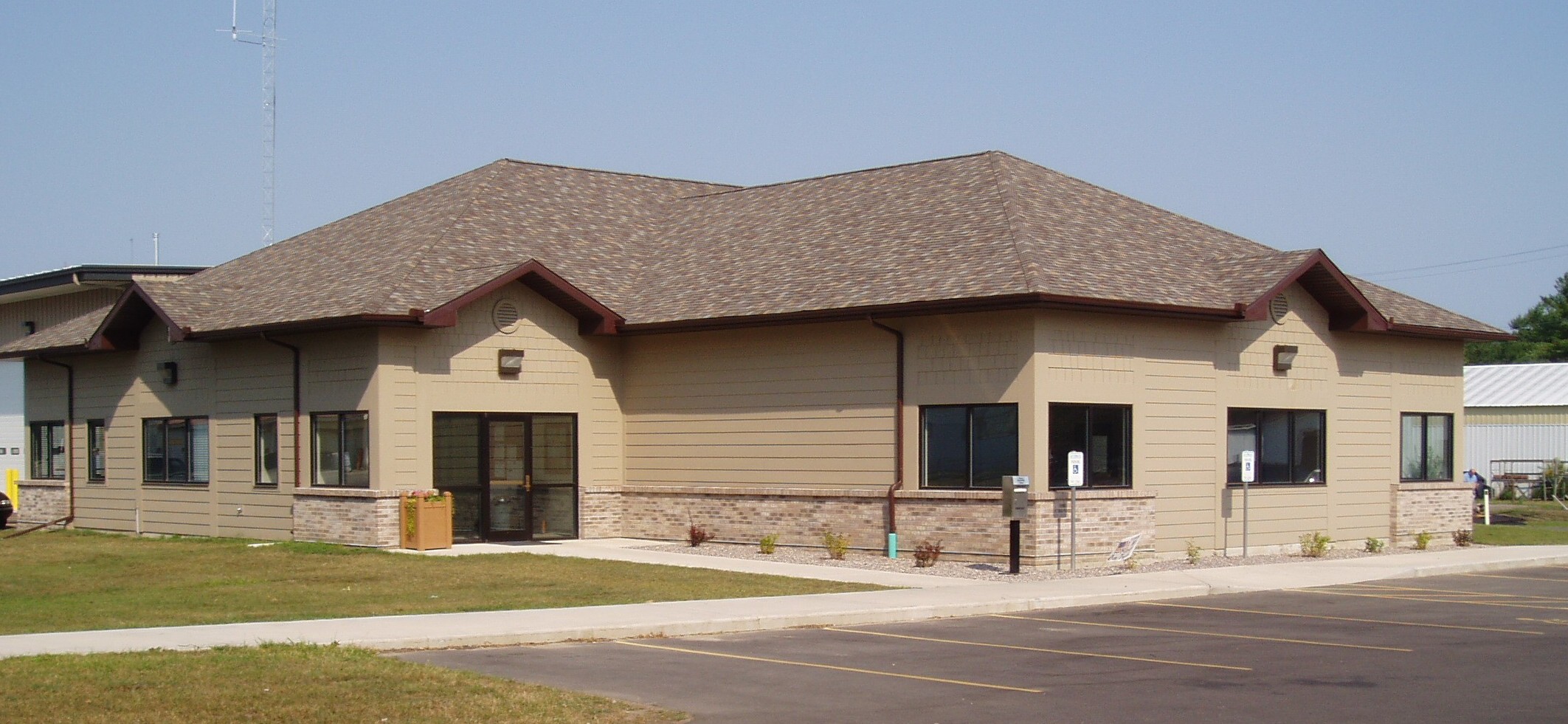 Single story city hall buildling in New Lisbon