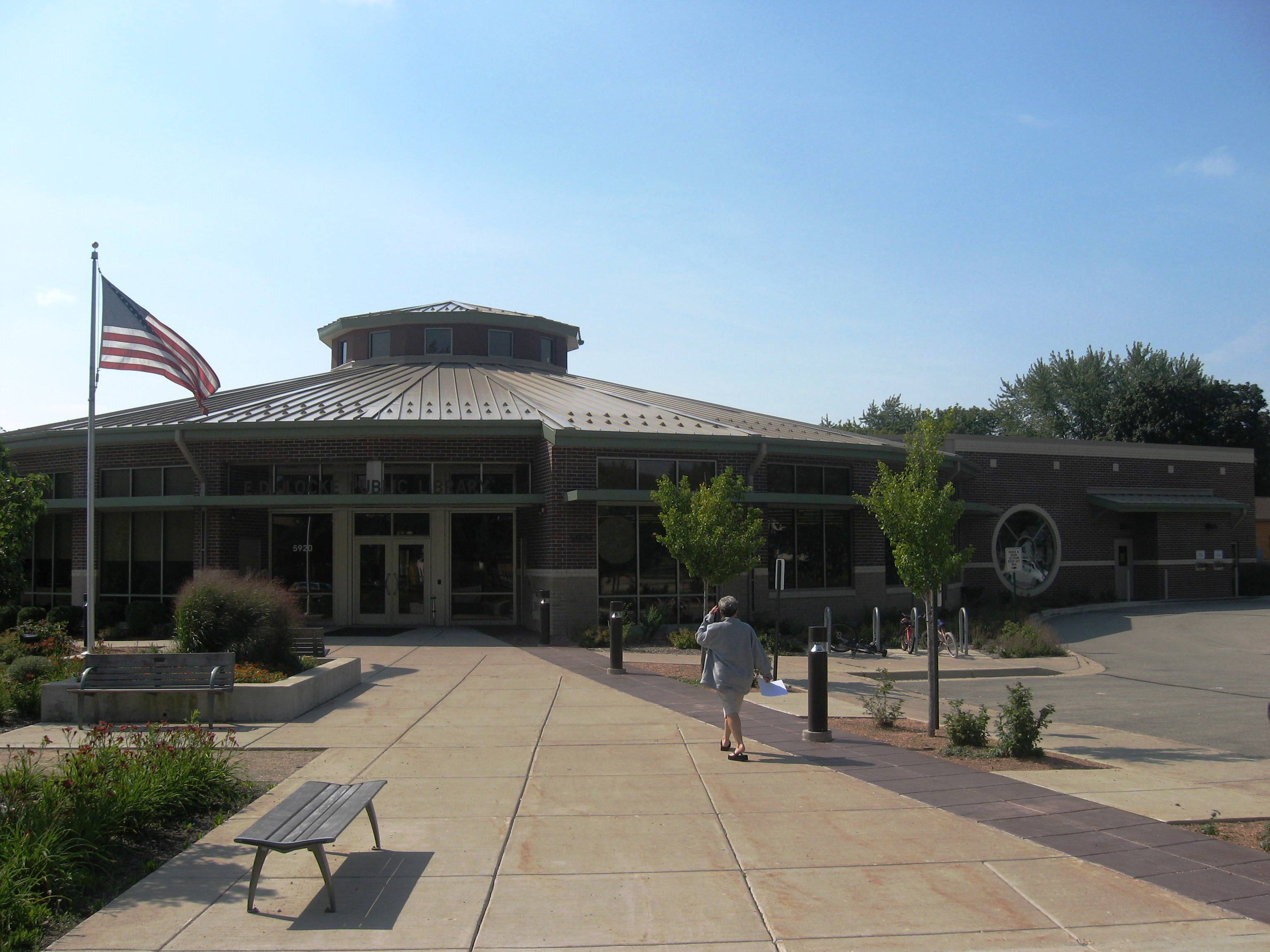 Circular public library in the city of Mc Farland